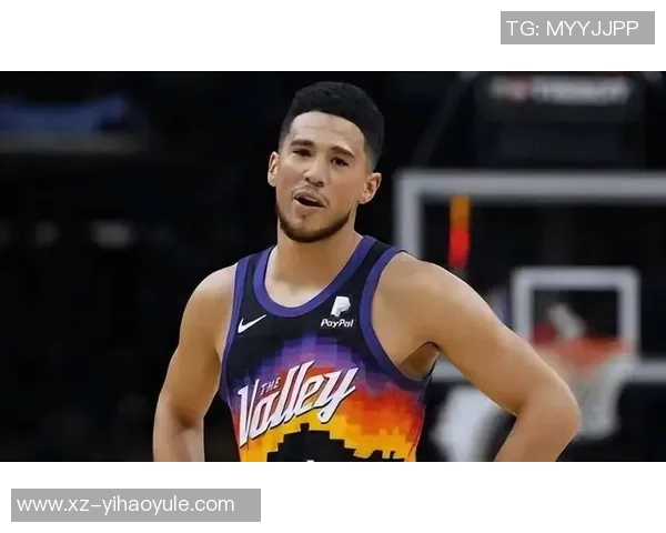 布克上半场表现平平难以支撑球队14投6中仅得17分三分球全失 布克上半场表现平平难以支撑球队14投6中仅得17分三分球全失